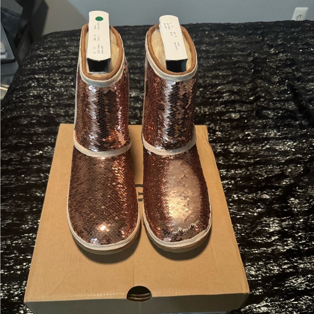 NEW CUSTOM UGGS ROSEGOLD SIZE 5!